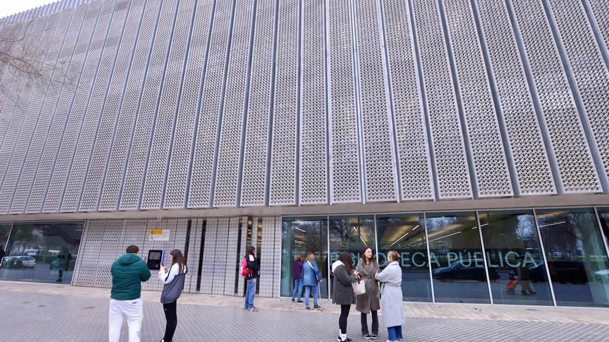 Fachada de la Biblioteca Grupo Cántico de Córdoba.