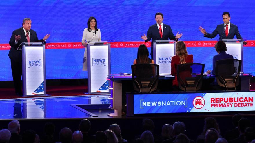 Haley sufre y DeSantis domina en el último debate del año entre republicanos con Trump de nuevo ausente, protagonista y líder