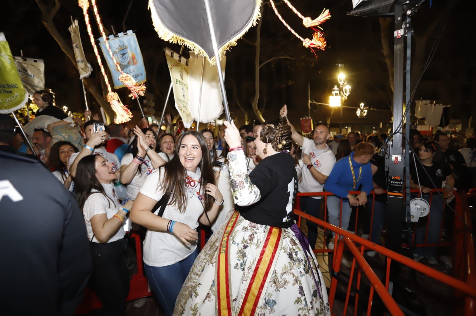 Así ha festejado la comisión Ferroviària su victoria en la edición 2024 de las Fallas de Xàtiva