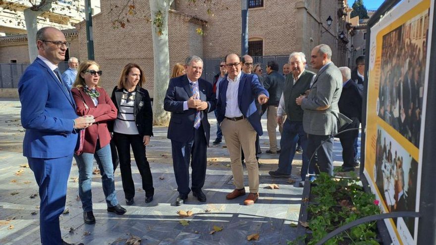 El consejero Víctor Marín inaugura la exposición. | CARM