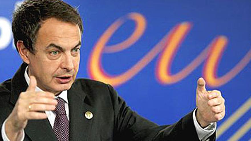 Zapatero dice que escuchará a los sindicatos porque su Gobierno no es de &#039;&#039;decretazos&#039;&#039;