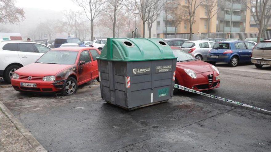 Arden cinco contenedores esta madrugada en la avenida de Gómez Laguna de Zaragoza