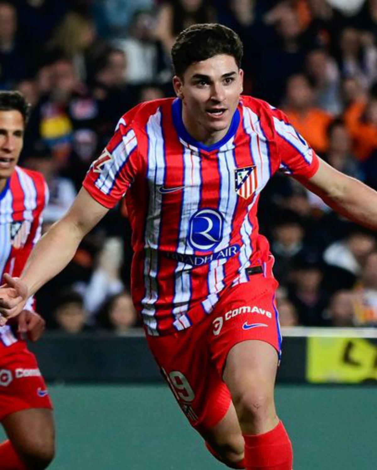 Julián Álvarez comanda el festival de l’Atlètic a Mestalla (0-3)