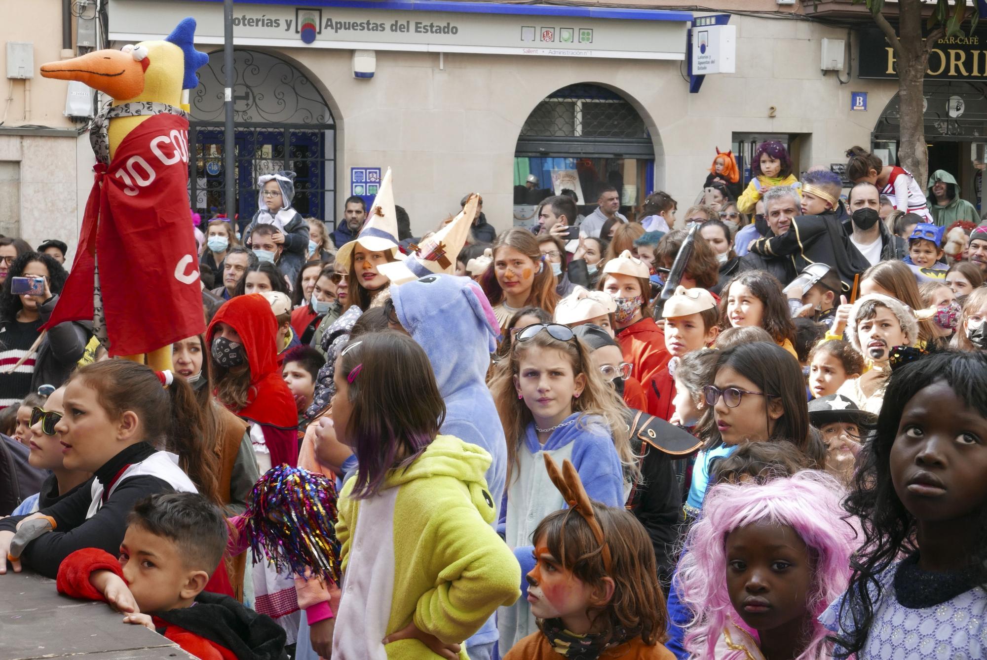 Els infants de Sallent porten als carrers un carnaval fet a la seva mida