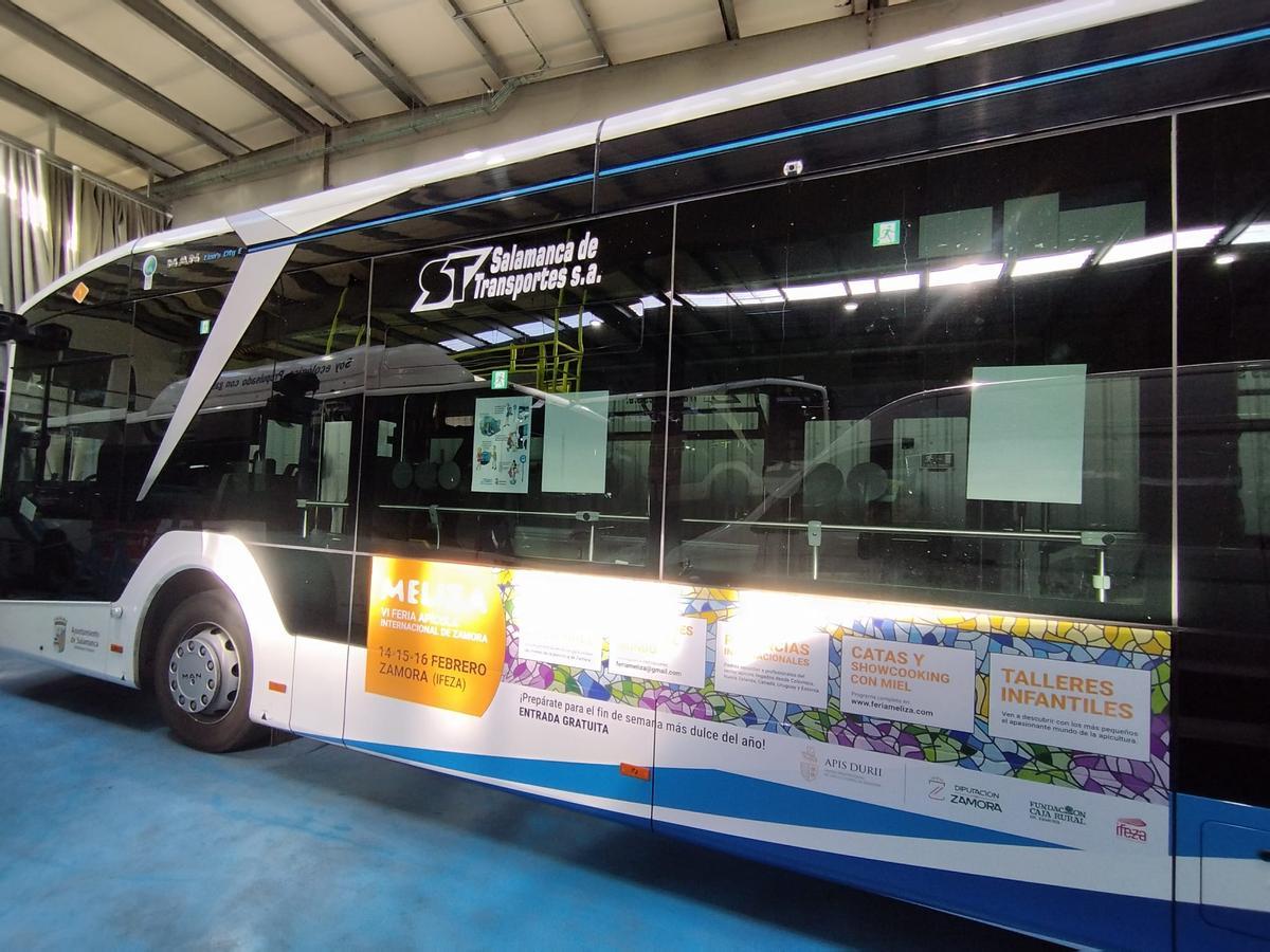 Autobús de Salamanca promocionando la feria Meliza de Zamora