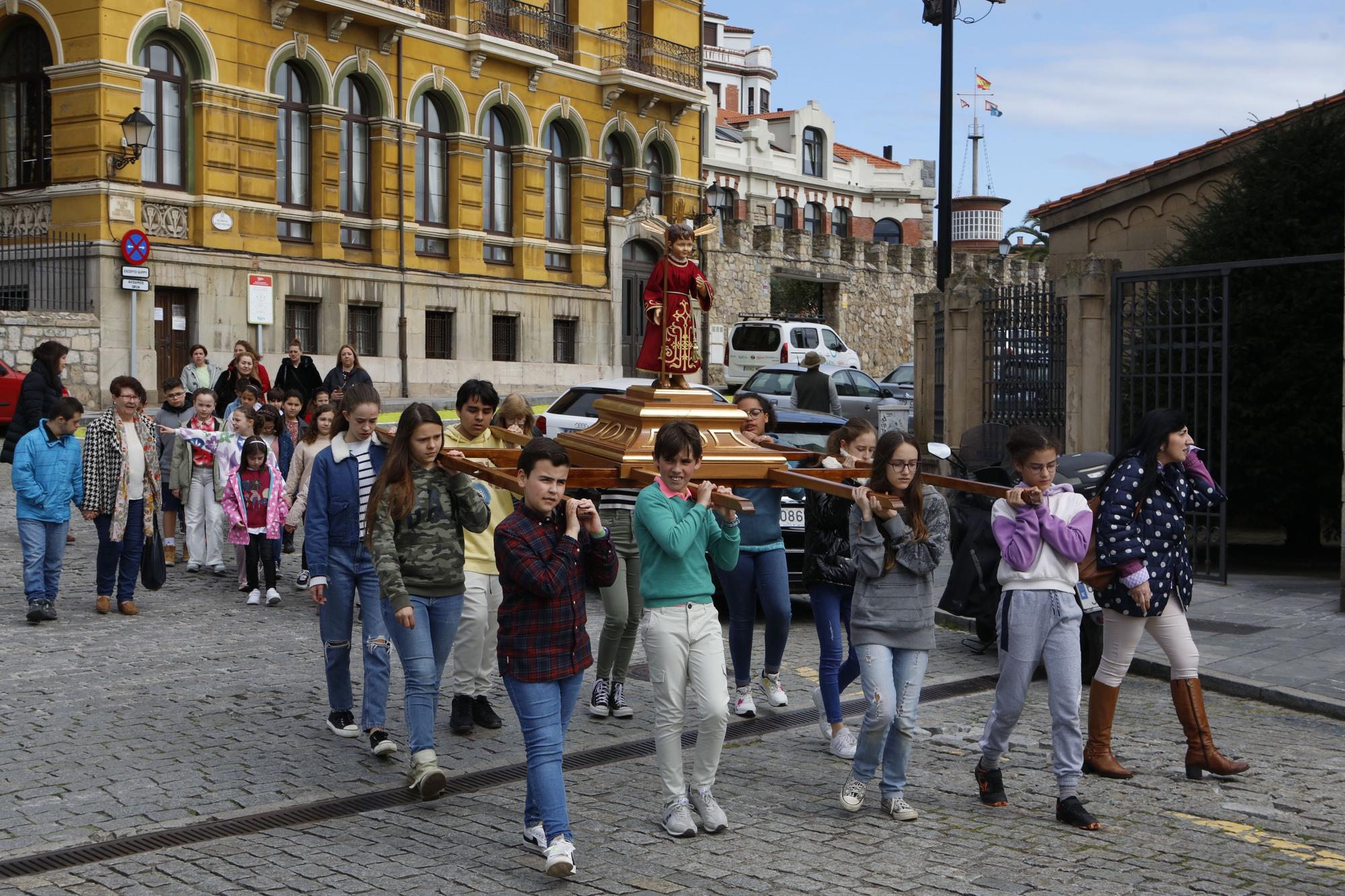 En imágenes: preparativos del Domingo de Ramos con la cofradía del Niño de los Remedios