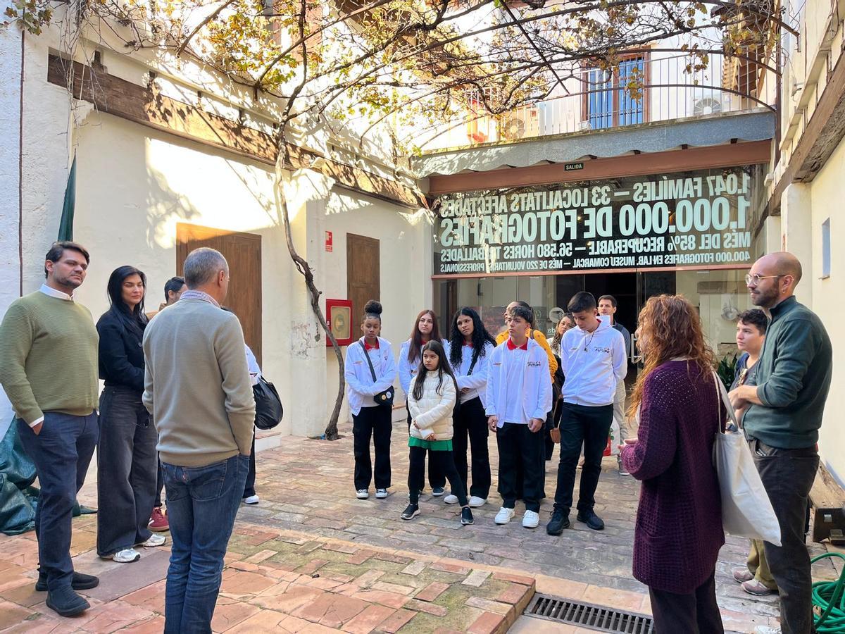Joves del Brasil i l'Horta Sud al Museu Comarcal