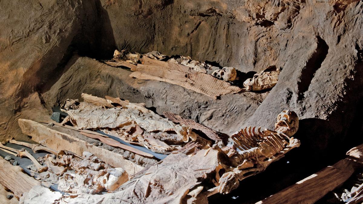 Recreación de una cueva funeraria en el Museo Canario