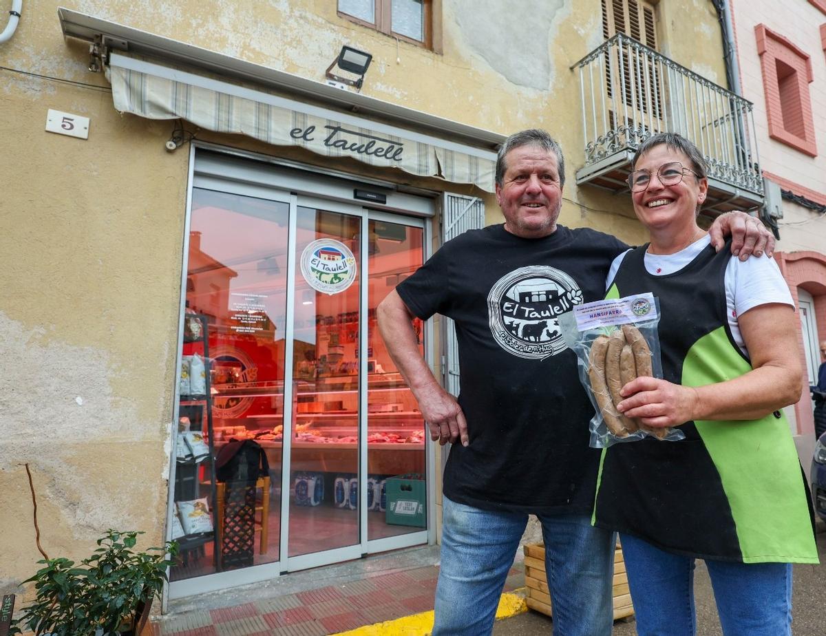 Toni Peraire and Maria Rosa Soler, at the Taulell del Soler de n'Hug, in Prats del Lluçanès