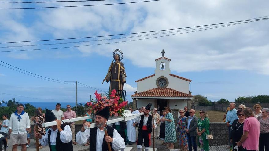 La Providencia se consagra a San Lorenzo con una entrañable y "familiar" procesión por la parroquia gijonesa: "Que esto no se pierda"