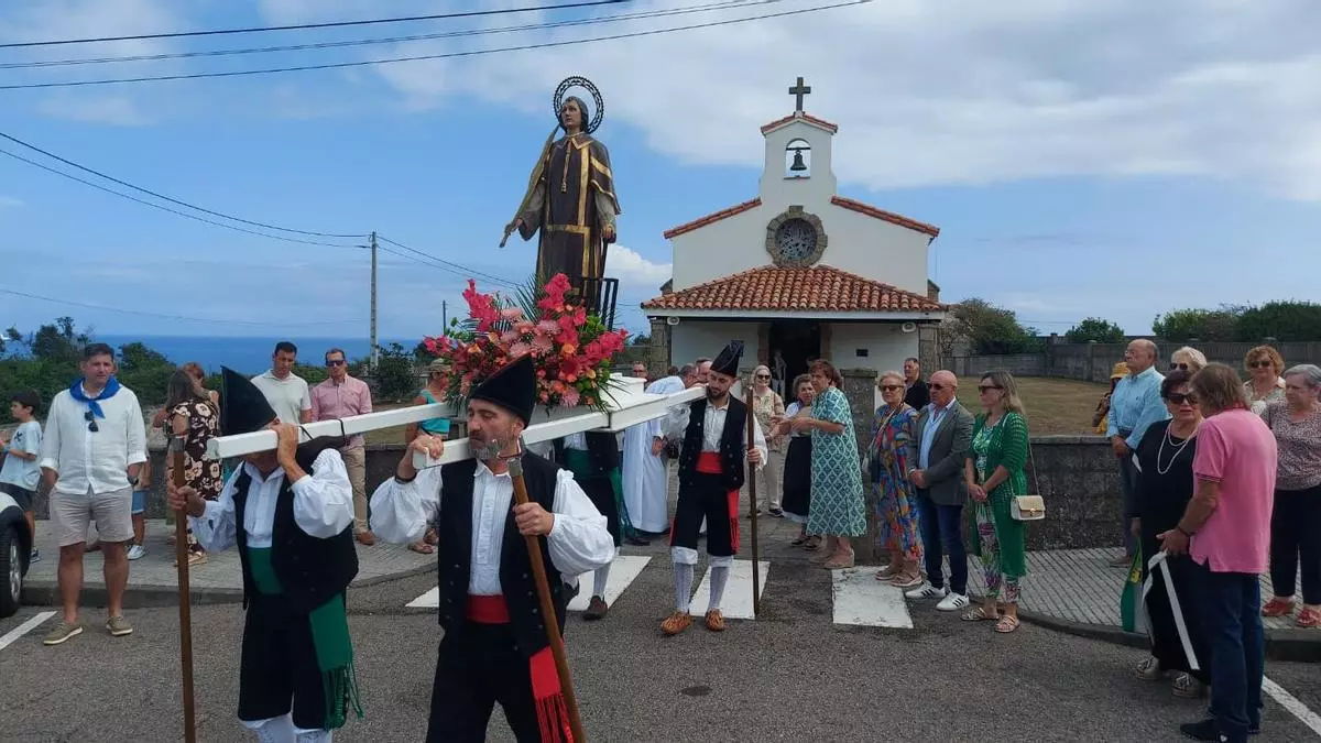 La Providencia se consagra a San Lorenzo con una entrañable y "familiar" procesión por la parroquia gijonesa: "Que esto no se pierda"