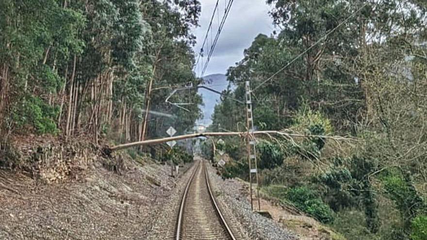 Vista de un tramo de la vía del Miño entre Vigo y Ourense