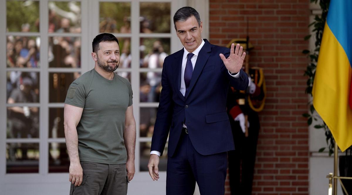 Pedro Sánchez recibe a Volodímir Zelenski en la Moncloa