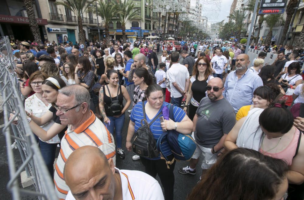 Primera mascletá de las Hogueras del 90 aniversario.