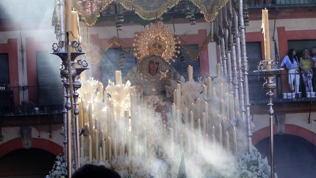 La Virgen de la Esperanza en la plaza de la Corredera en Córdoba.