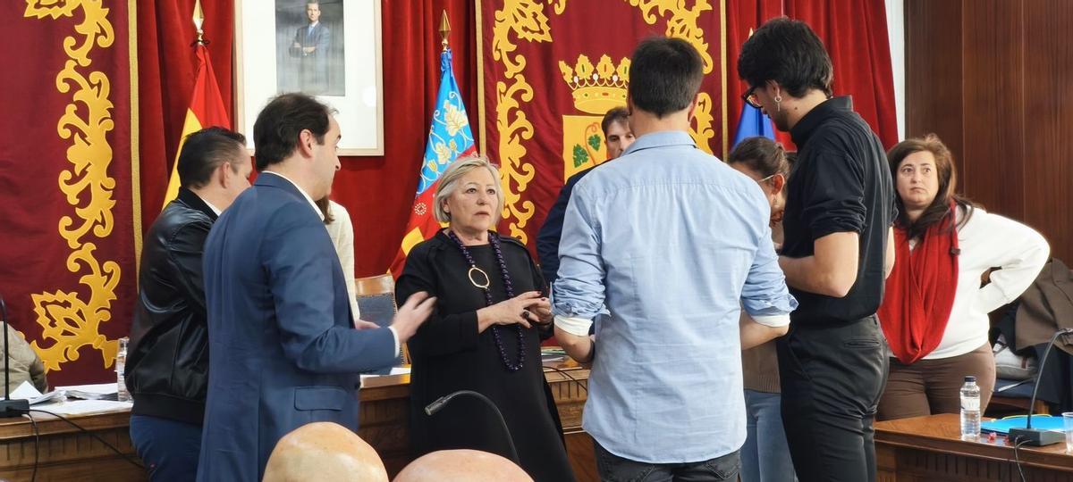 Los representantes de los grupos políticos del Ayuntamiento de Vinaròs han pactado aplazar el pleno, tras la indisposición de la concejala del PVI.