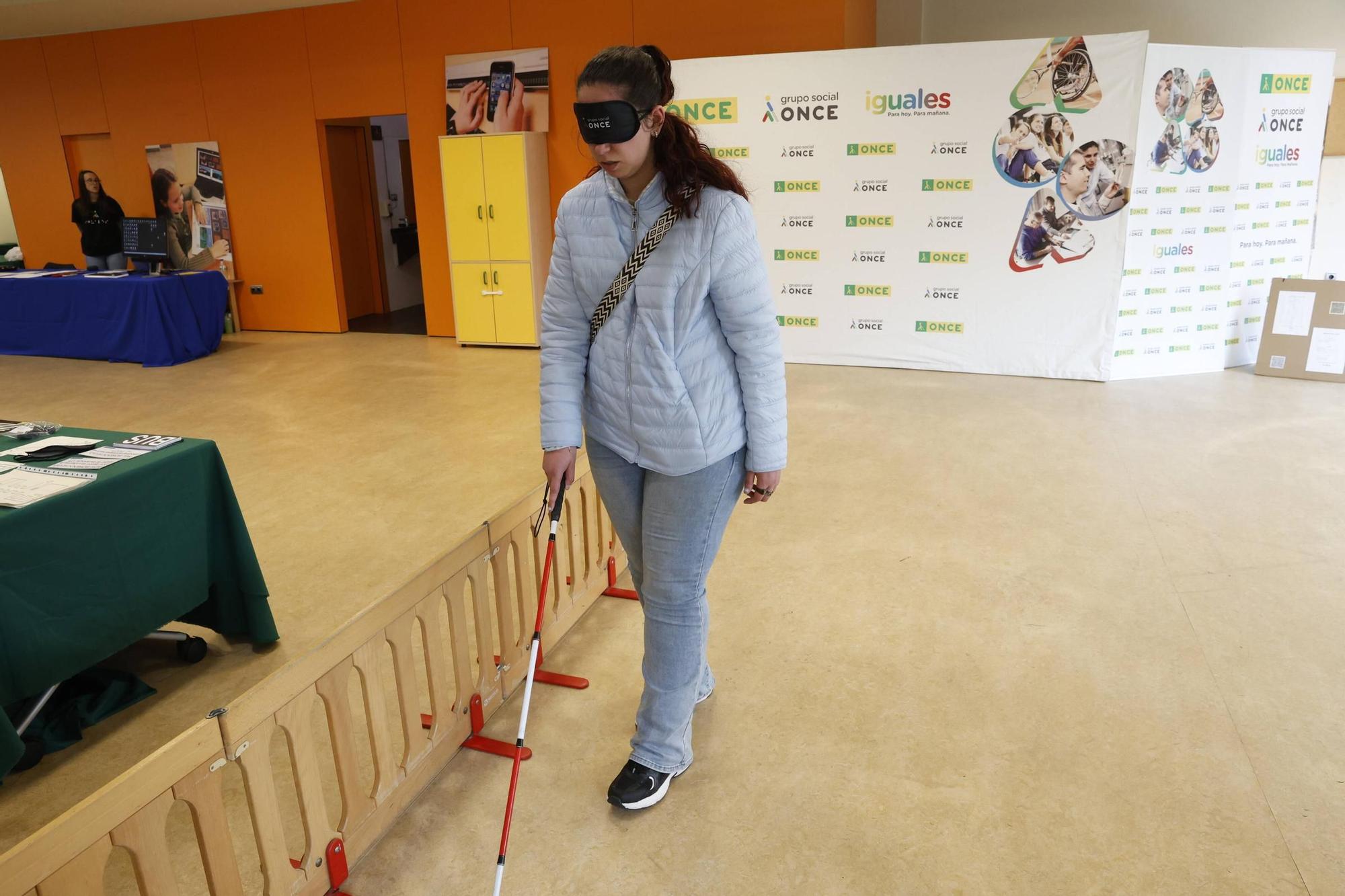 El Grupo Social ONCE sensibiliza y muestra su labor en Gijón (en imágenes)