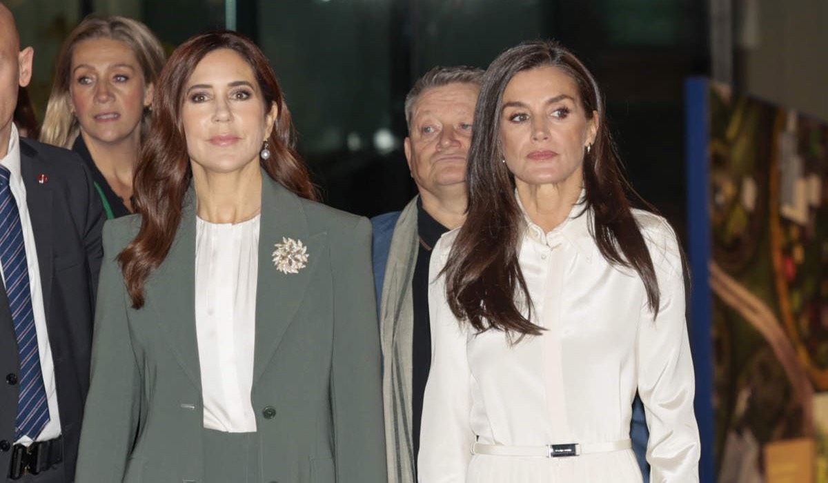 Letizia, muy pendiente y sin separarse de Mary Donaldson