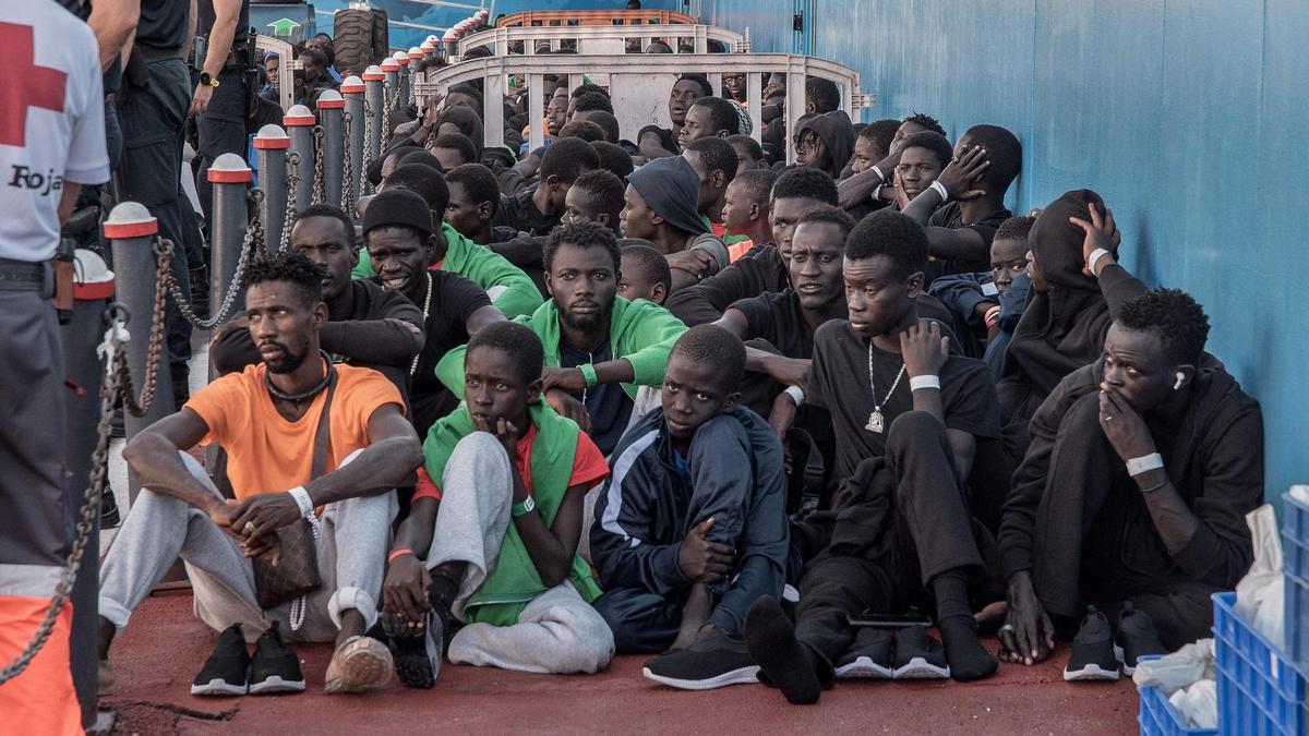 Rescatan tres nuevas embarcaciones con 145 migrantes en aguas próximas a Lanzarote