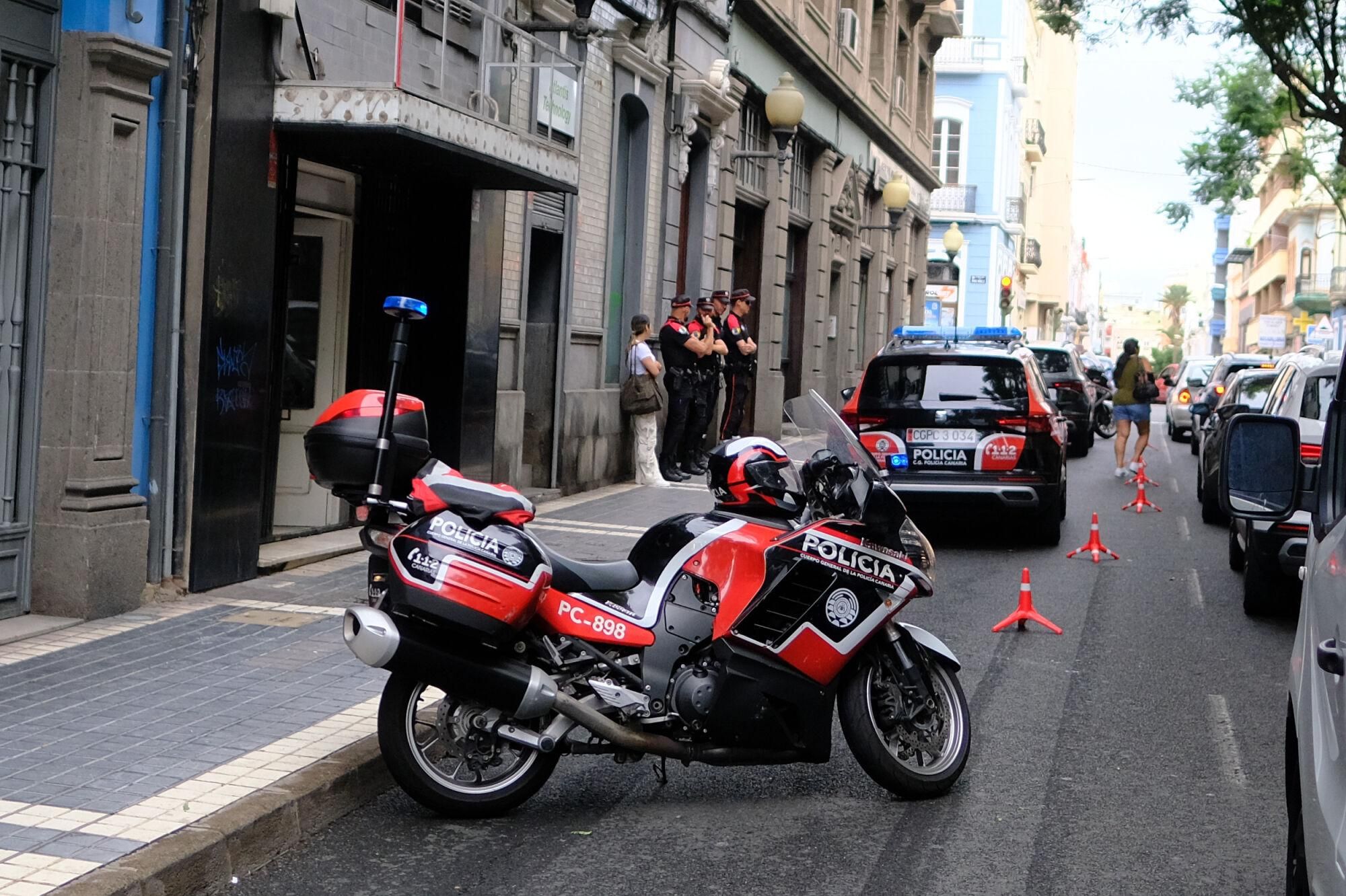 Registro policial de las oficinas centrales de Quorum Social 77 en Las Palmas de Gran Canaria