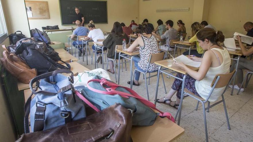 Primer día de las oposiciones de Secundaria en un instituto de la provincia.