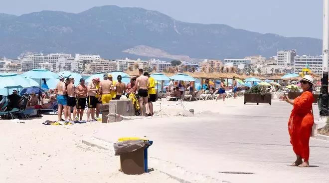 Las fotos de las obras del nuevo murete de la Playa de Palma para frenar el avance de la arena