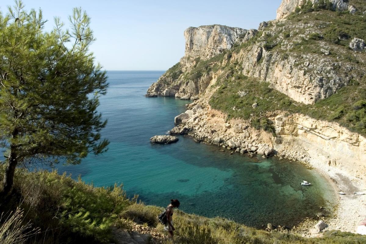 Cala Llebeig sólo accesible por la ruta senderista.