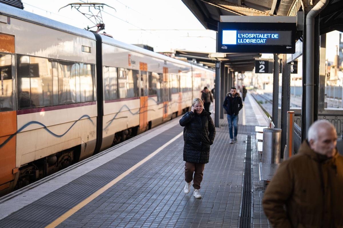 Un tren parado en la estación de Badalona, el pasado jueves