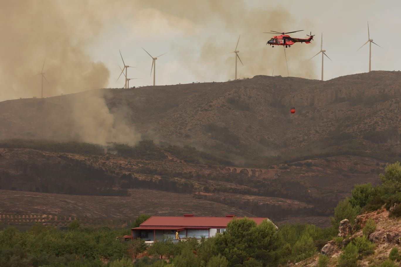 El incendio de Bejís, en imágenes