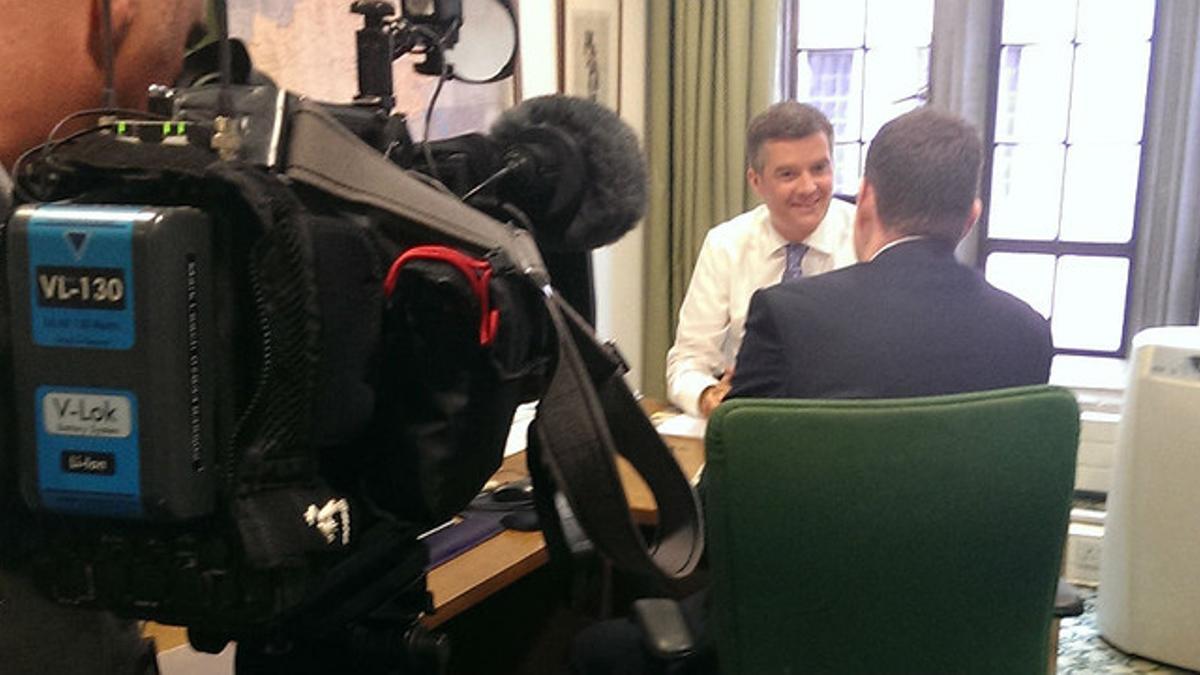 Mark Harper, durante una entrevista que ofreció a la cadena BBC en su despacho de Westminster.