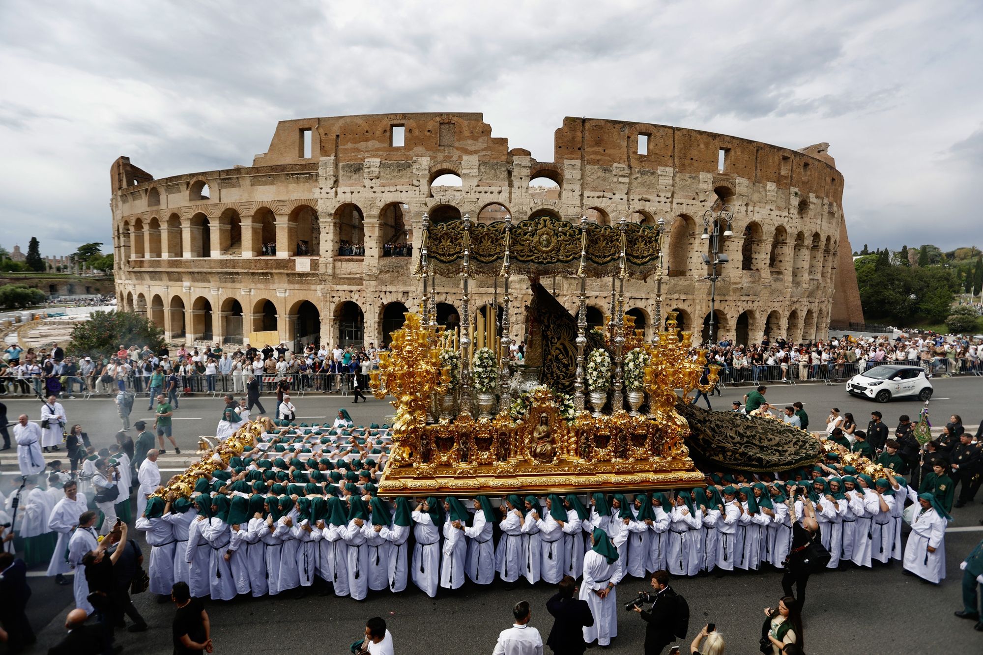 Gran procesión por el Jubileo de las Cofradías, en fotos