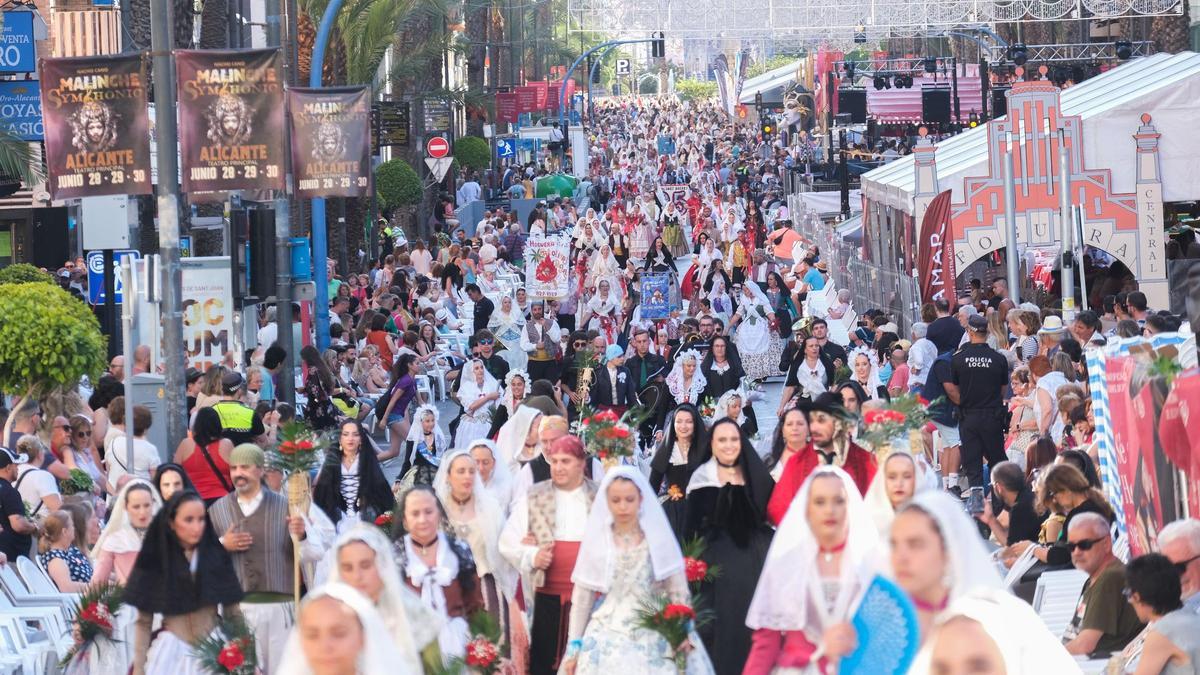 Así ha sido la Ofrenda de Flores de las Hogueras 2024