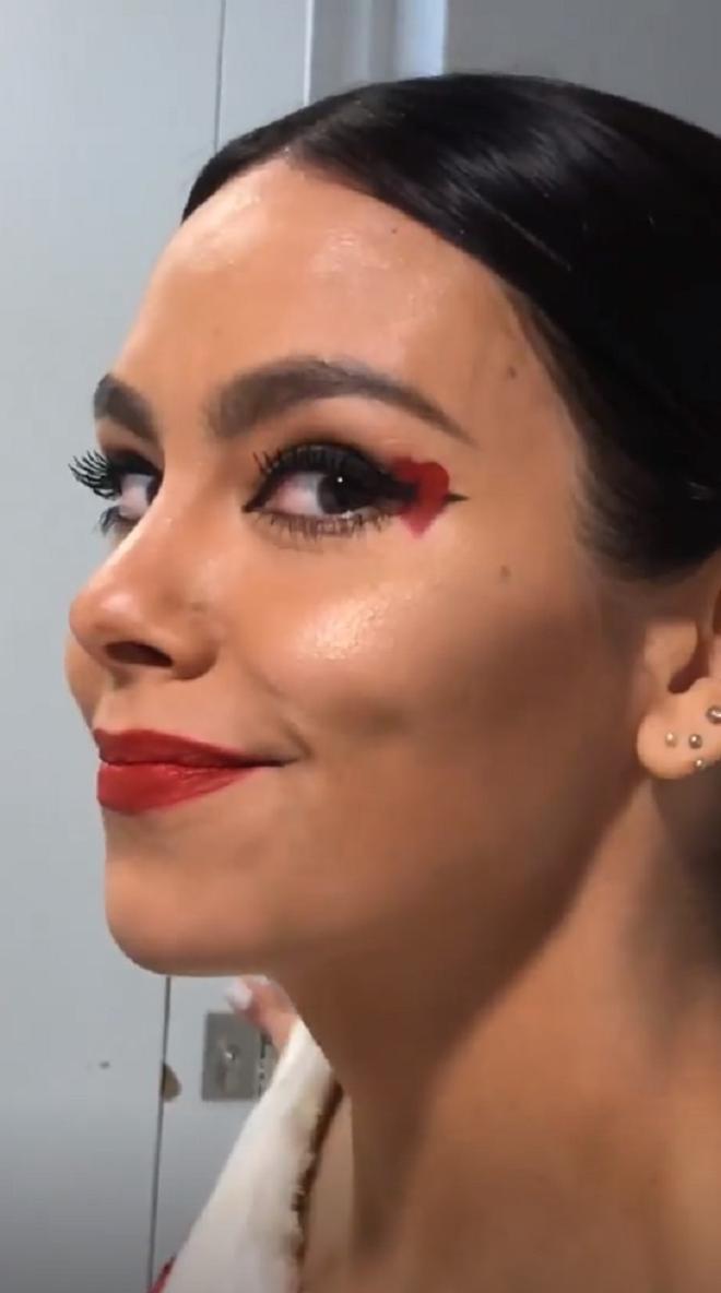 El maquillaje con 'eyeliner' corazón de Cristina Pedroche para celebrar San Valentín