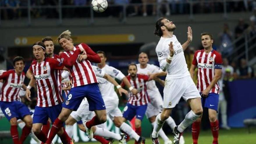 Un instante de la final entre el Madrid y el Atlético del año pasado en Milán.