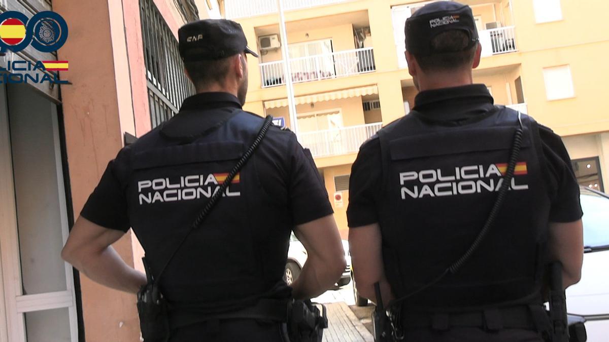 Agentes de la Policía Nacional durante una actuación en Palma.