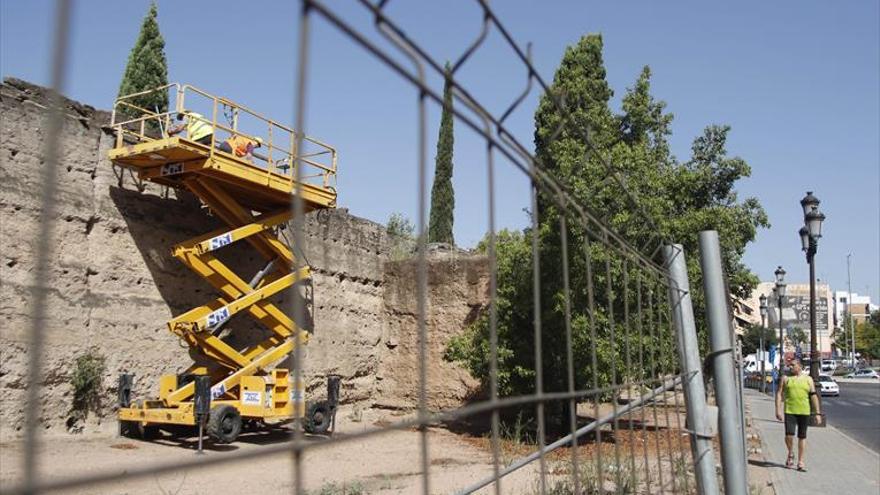 La restauración de la muralla inicia el plan integral previsto en la ronda del Marrubial