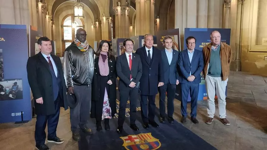 Rafa Yuste  llega a la Universitat de Barcelona para la inauguración de la exposición 'Tant se val d'on venim' de la Fundació Barça