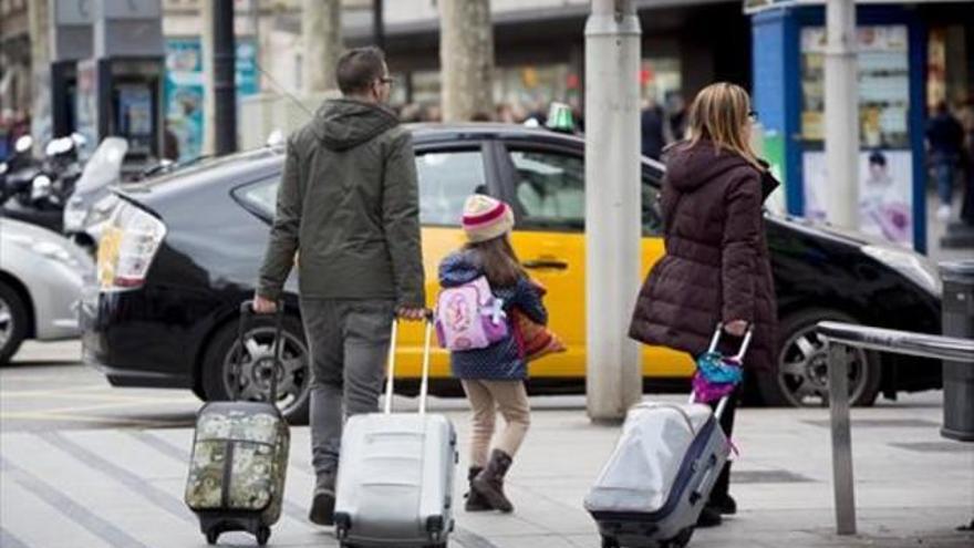 España bate el récord de turistas al recibir 68,1 millones de visitantes en el 2015