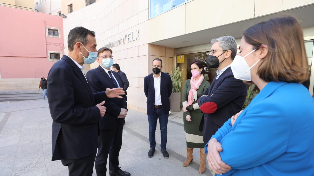 Ximo Puig, a su llegada al Ayuntamiento de Elche hoy