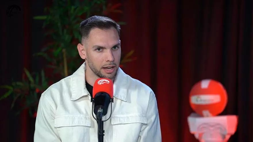 Andrés Villena: "Pierdo más cosas de las que gano yendo con la selección"