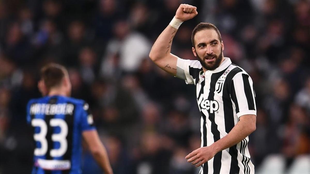 Gonzalo Higuaín abrió el marcador para la Juventus a la media hora de juego