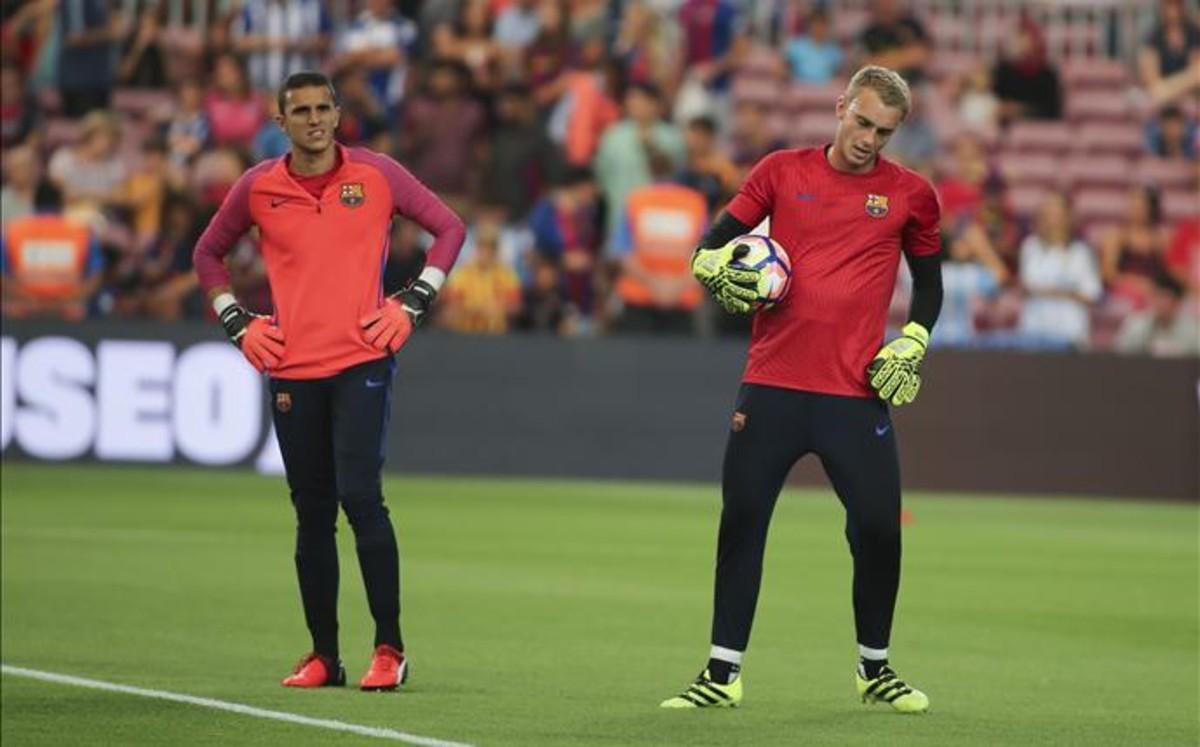 Jordi Masip calentó junto a Cillessen visiblemente afectado