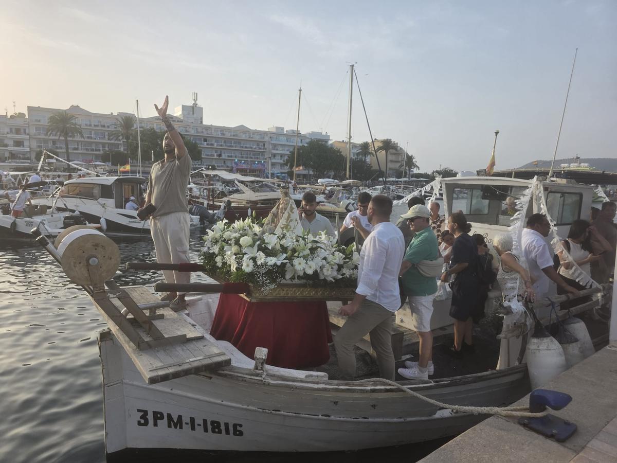 La localidad costera de Cala Bona ha celebrado la tradición.
