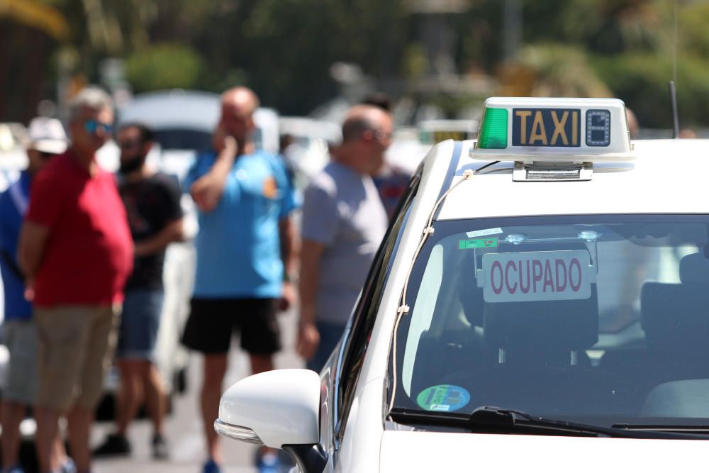 Este martes, los taxistas han continuado con sus movilizaciones