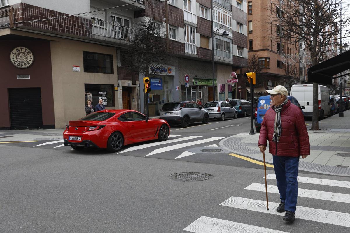 Vecinos de El Llano valoran la renovación de los pasos de peatones en la avenida Schulz, con luces y sombras: “Las obras no son un plato de gusto, pero una vez hechas, se nota la mejora”