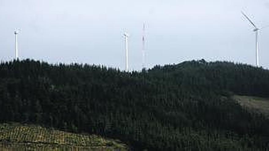 Aerogeneradores instalados en la sierra del Pedroso.