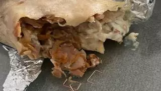 Una menor atendida por la posible ingesta de grapas contenidas en un dürüm vendido en Mérida