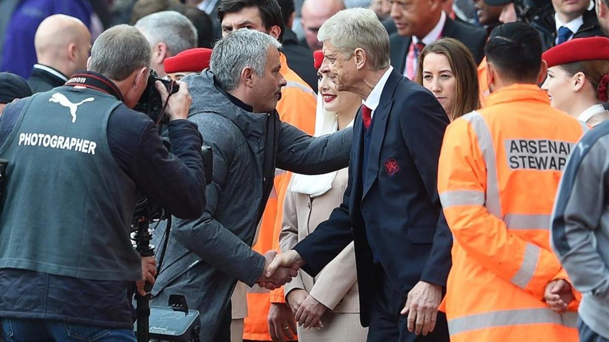Mourinho y Wenger se saludaron educadamente antes y después del duelo