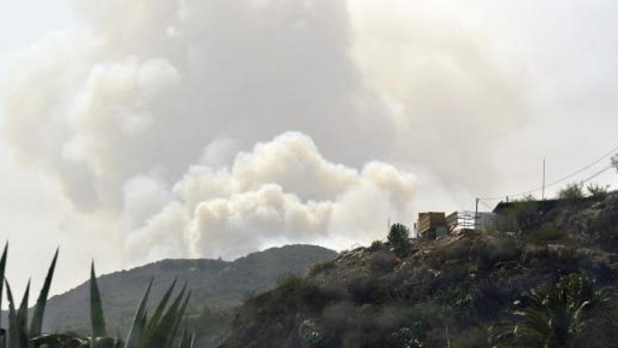 El incendio de La Gomera se reactiva en tres frentes