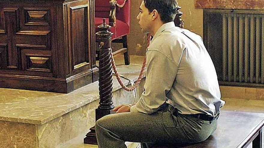 Alberto L.R., durante el juicio con jurado celebrado en la Audiencia en 2003 por asesinar a su novia.